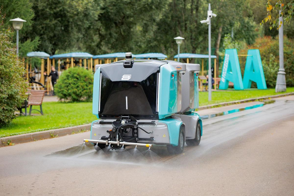 &laquo;Многорукий&raquo; уборщик: за чистотой в московских парках следит робот &laquo;Пиксель&raquo;