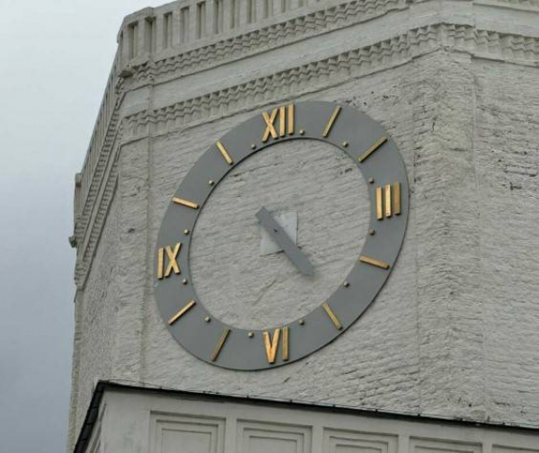 Сильный ветер сорвал стрелку часов на Спасской башне Казанского Кремля