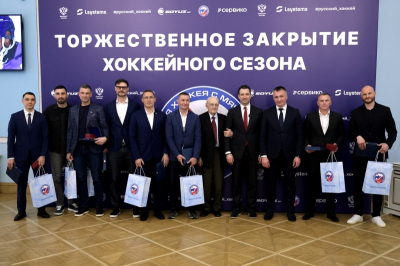 В России впервые наградили лучших игроков по хоккею с мячом
