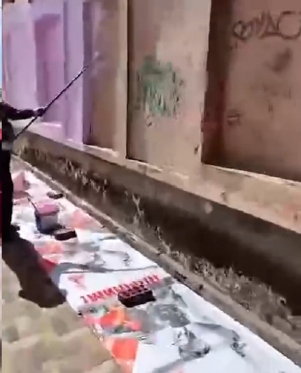 Администрация Ставрополя не смогла объяснить, как баннеры к 9 Мая стали подстилкой для ремонта