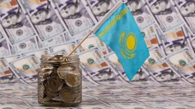 Валютный обзор: тенге теряет позиции, доллар и евро укрепляются