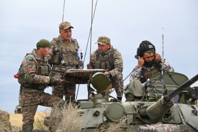 Восстановить ранее упраздненные льготы казахстанским военным требует сенатор