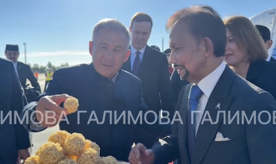 &laquo;Чтобы попробовать чак-чак&raquo;: султан Брунея прибыл в Казань на саммит Россия &ndash; АСЕАН
