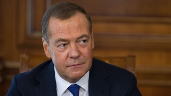 Медведев: коло 200 тыс человек заключили контракт с Вооруженными силами