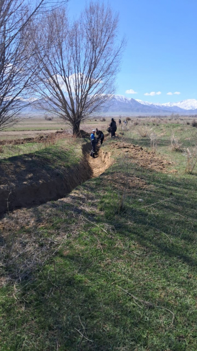 Жители регионов Кыргызстана вышли на очистку каналов перед поливным сезоном