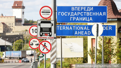 Парад Победы транслировали для жителей эстонской Нарвы из Ивангорода