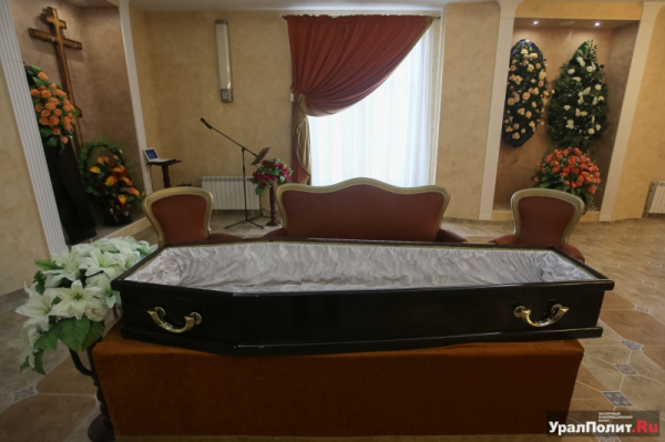 Зачем нужны онлайн-трансляции из крематория и почему оператор обязан снять на видео закрытие крышки гроба, рассказали в Новосибирске