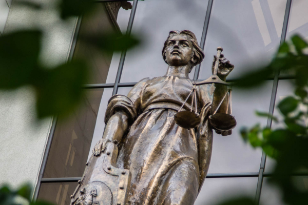 Shot: Исломов, предоставивший квартиру террористам из &laquo;Крокуса&raquo;, плачет в суде