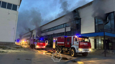 Крупный пожар произошел в трехэтажном здании в Астане