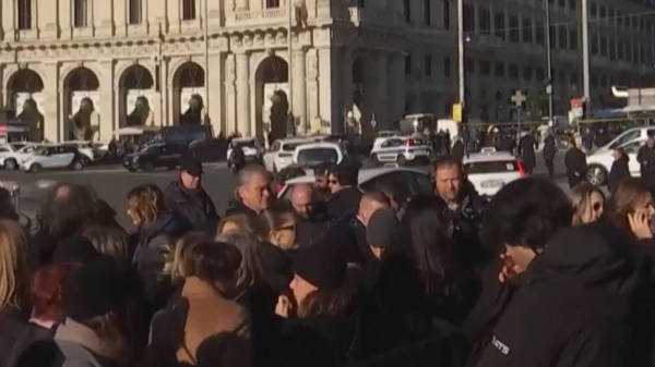 Похороны модельера Валентино Гаравани. Видео