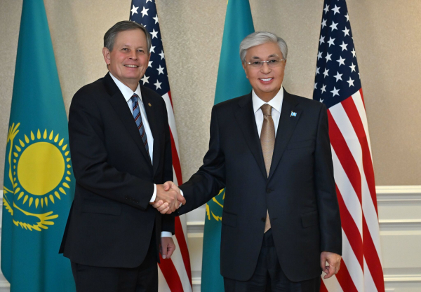 Касым-Жомарт Токаев принял американского сенатора Стива Дэйнса