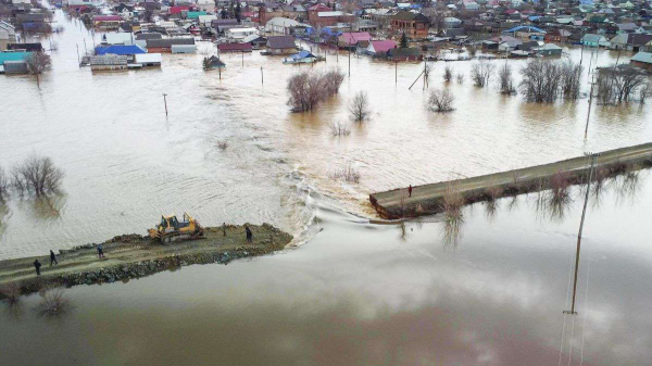 Министр строительства РФ раскритиковал дамбу, с прорыва которой началось наводнение в Орске
