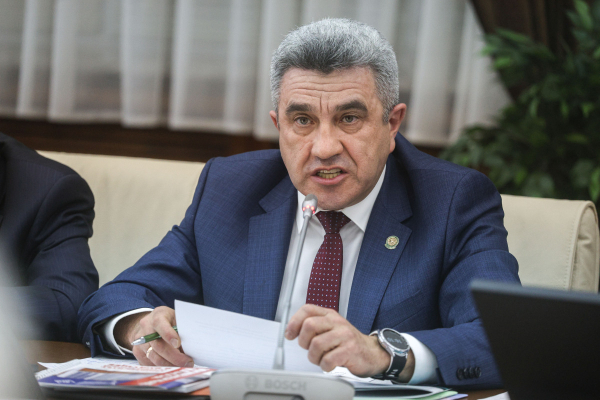 Хадиуллин: нехватку учителей в&nbsp;Татарстане решают открытием педклассов