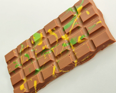 Жительница Краснодара сняла на видео шоколад с червями из московского &laquo;Магнита&raquo;