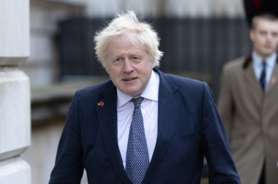 Визит на Украину, лицо зла, работа за вкусняшки: как живет Борис Джонсон