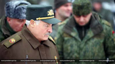 Президент Белоруссии Лукашенко призвал военнослужащих учиться воевать и быть готовыми к нападению противника