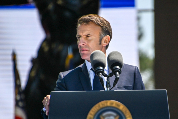 Эпштейн допустил, что Макрон получает удовольствие от публичных унижений