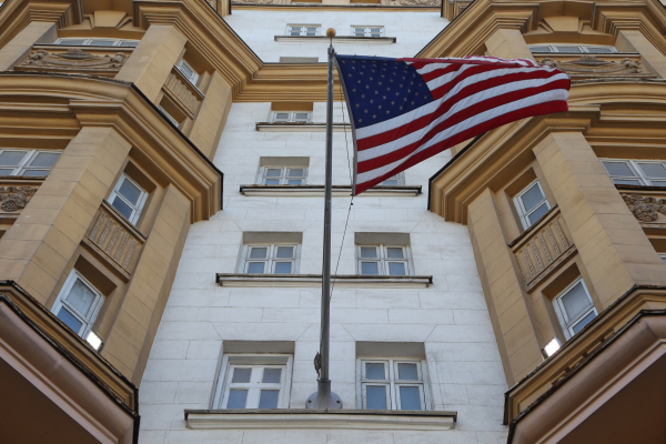 В&nbsp;Саудовской Аравии после атаки БПЛА горит посольство США &ndash; Трамп пообещал ответ