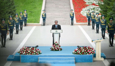 Токаев принял участие в церемонии поднятия Государственного флага