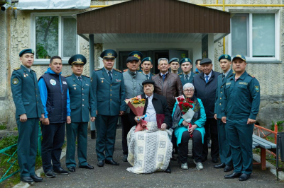 Военнослужащие Национальной гвардии МВД РК почтили ветерана войны