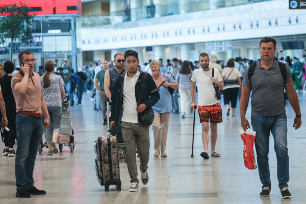 Власти Дубая поручили отелям продлить проживание туристов из-за отмены рейсов