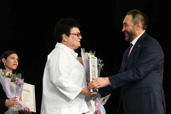 Алексей Песошин наградил победителей республиканского конкурса &laquo;Женщина года&raquo;