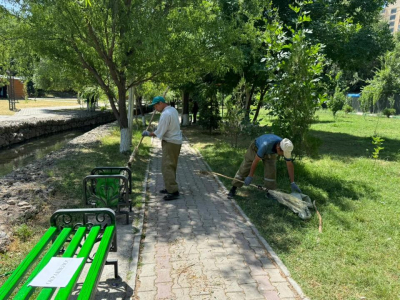 В Шымкенте в рамках акции «Таза Қазақстан» очистили берега главной водной артерии города