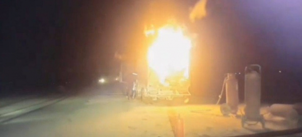 Полицейские отвели горящий автомобиль от АЗС в Карагандинской области
