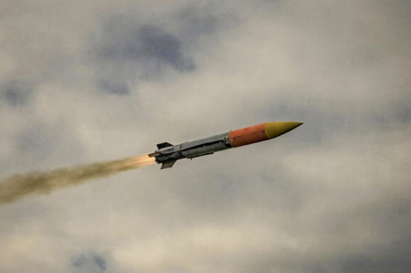 В ход пошла тяжелая артиллерия: Иран впервые за все время конфликта выпустил ракету &laquo;Саджиль&raquo;