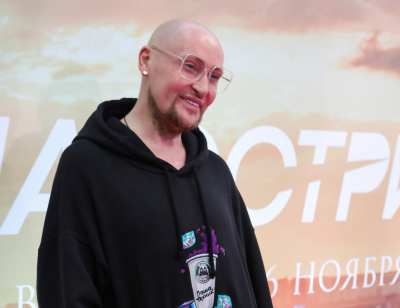 &laquo;Просыпаюсь, а у меня синяя рука лежит из-под дивана&raquo;: Шура вспомнил, как нашел посиневшую девушку в своем номере под диваном