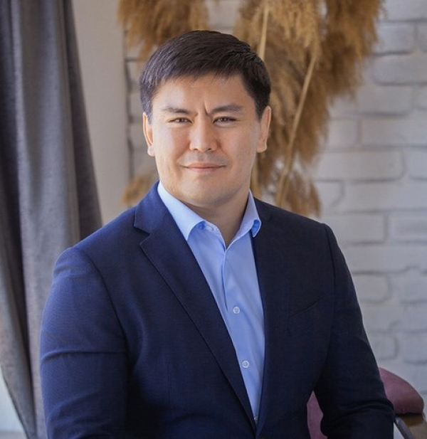 Депутат Куванычбек Конгантиев досрочно сдает мандат