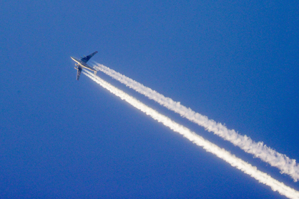 Лайнер с треснувшим стеклом сел в Москве