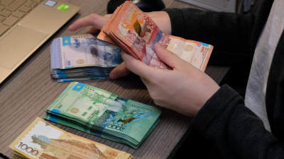 Почему сумма пенсионных накоплений постоянно меняется на счетах казахстанцев