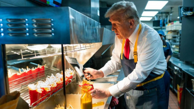 Трамп на время стал работником ресторана и пожарил картошку фри в McDonald’s (видео)