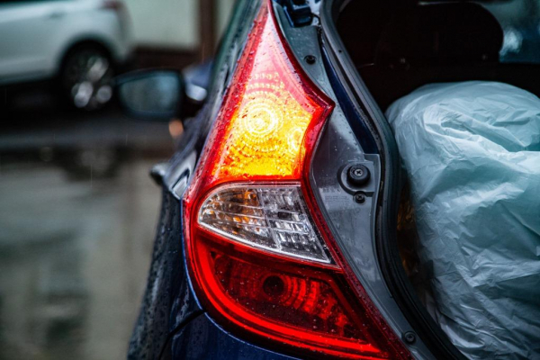 Юрист Зорин оценил слухи об ужесточении правил для праворульных автомобилей