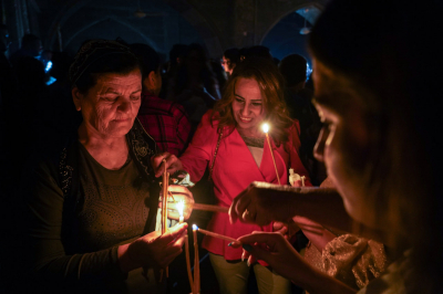 Частицу пасхального Благодатного огня доставили из&nbsp;Иерусалима в&nbsp;Москву