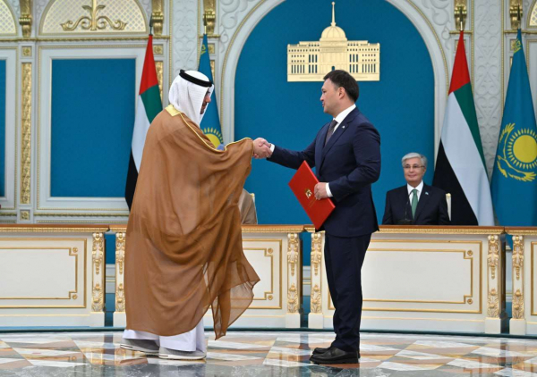 Казахстан и ОАЭ подписали 10 соглашений и меморандумов в ключевых отраслях