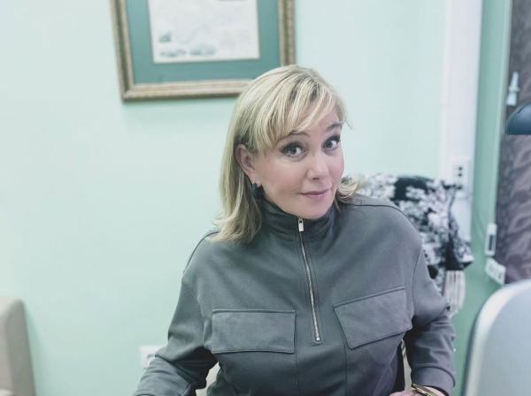 Ведущая Шарапова заявила, что ее не интересуют уехавшие из-за СВО россияне