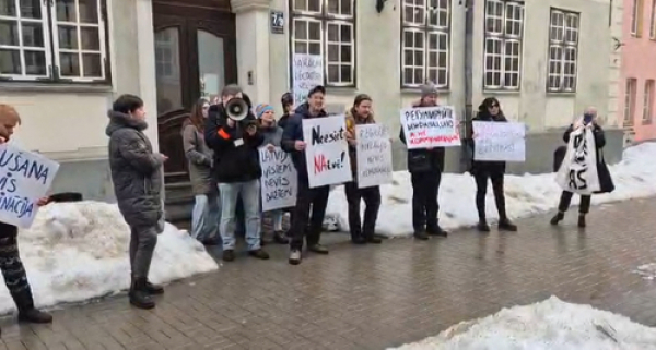 Нацблок Латвии требует исключить русский язык из любого общения