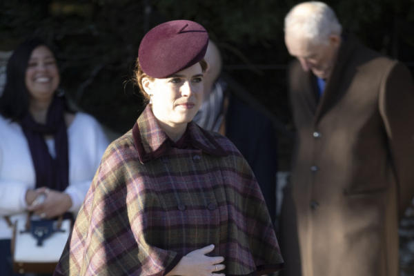 Дочь экс-принца Эндрю заметили улыбающейся после ареста отца