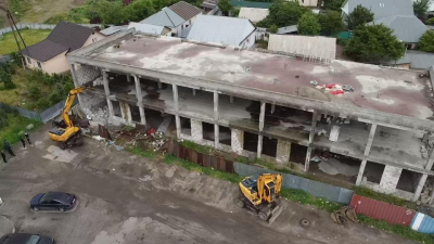 Еще одно незаконно построенное здание сносят в Алматы (видео)
