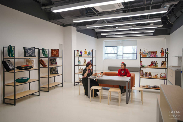 В обновленном ЦУМе откроется шоурум КАЗГИКа с этническими костюмами и сувенирами