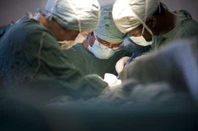 В Екатеринбурге врачи удалили из кишечника пациентки отвертку