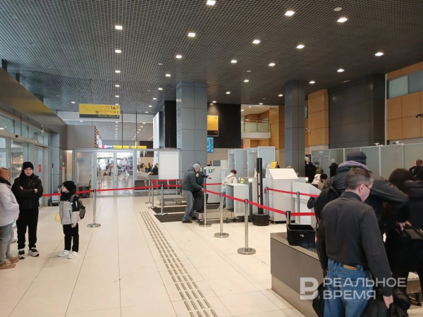 Пассажиры аэропорта Казани застряли из-за массовых задержек рейсов