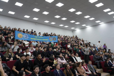 Ангелина Лукас встретилась со студентами в Астане