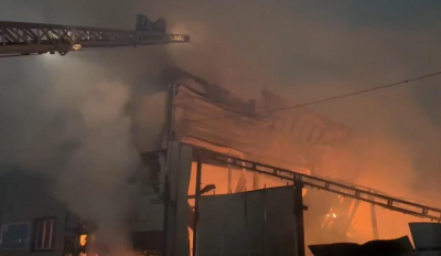 Склад с мебелью горел в Казани на улице Аделя Кутуя