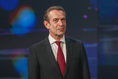 Фронтовые гастроли, уход из кино, дочь в США: как живет Владимир Машков