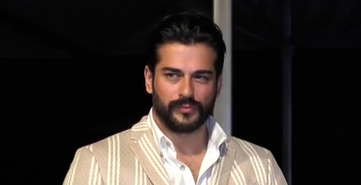 Ксения Алферова объяснила, почему ушла со спектакля Бурака Озчивита