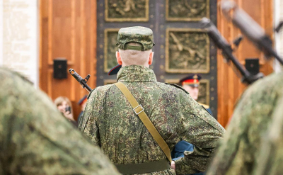 Минобороны предложило осенью повысить оклады военных на 4%