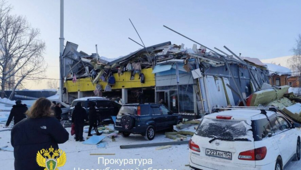Крыши и верхнего этажа нет - страшное видео обрушения ТЦ 21/01/2026 &ndash;